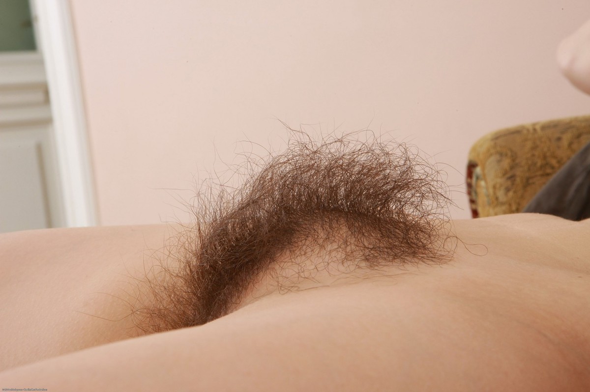 Kristina, una amateur tetona y natural, mostrando su grueso coño peludo
 #67888222