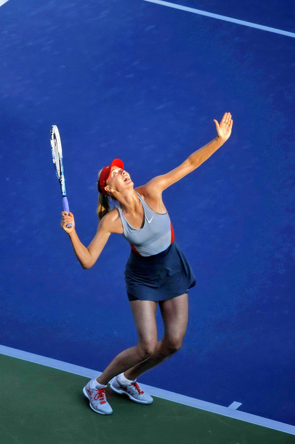 Maria sharapova blinkt ihr schwarzes höschen beim us open tennis-turnier in n
 #75187118
