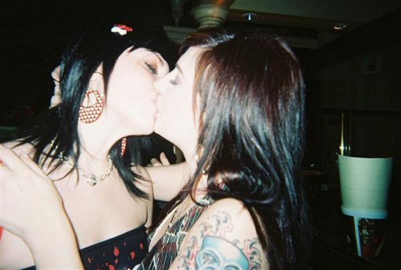 Foto di ragazze lesbiche emo
 #75710007