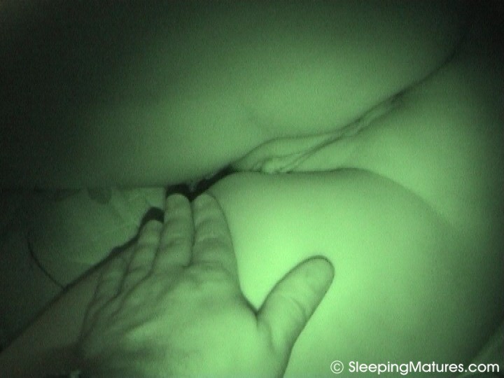 Espiar a una madre caliente durmiendo
 #76561083