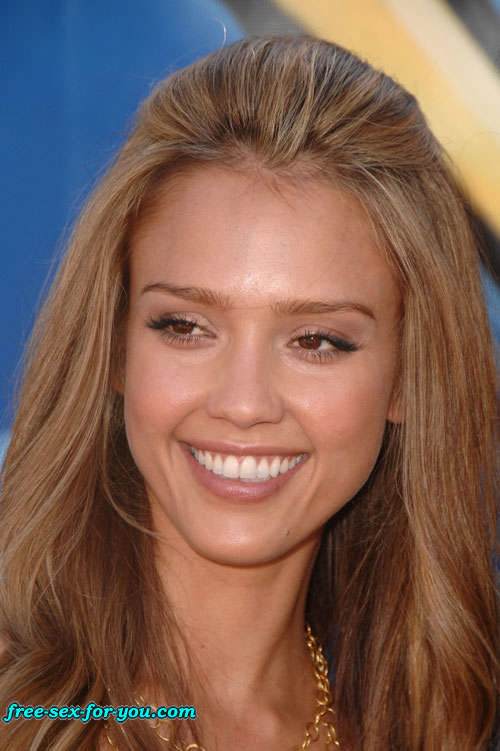 Jessica alba montrant ses beaux seins dans un bikini transparent et mouillé
 #75430392