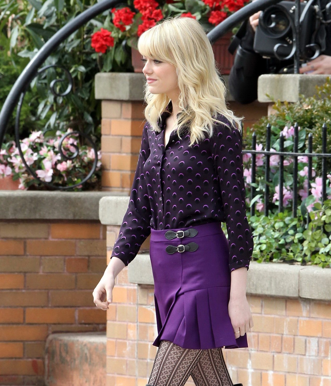 Emma stone porte des bottes en résille sur le tournage de "The amazing spider-man 2".
 #75238574