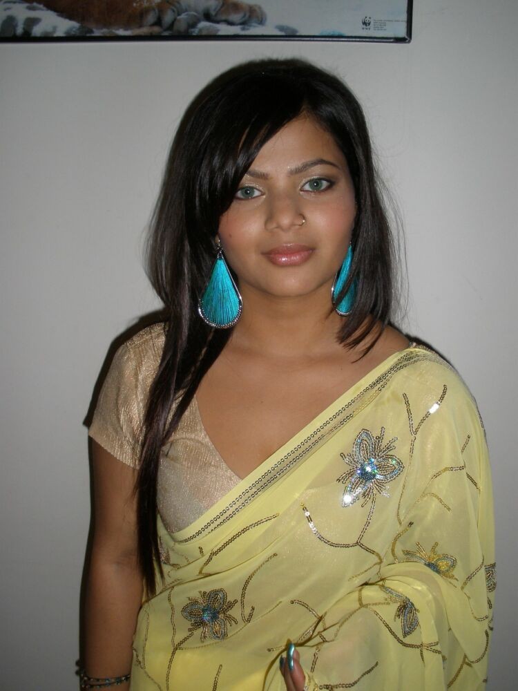 Real indian gfs are posing and naked gallery 12 #77764040