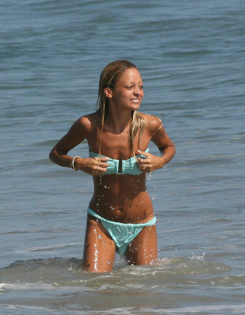 Nicole Richie flashing tits and bikini paparazzi pictures #75440868