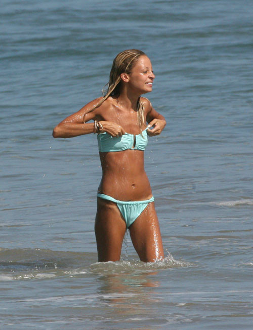 Nicole Richie flashing tits and bikini paparazzi pictures #75440880