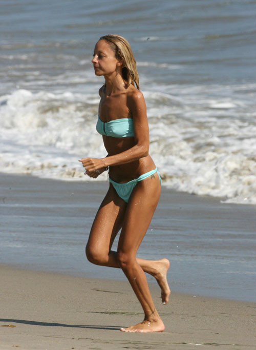 Nicole Richie flashing tits and bikini paparazzi pictures #75440901