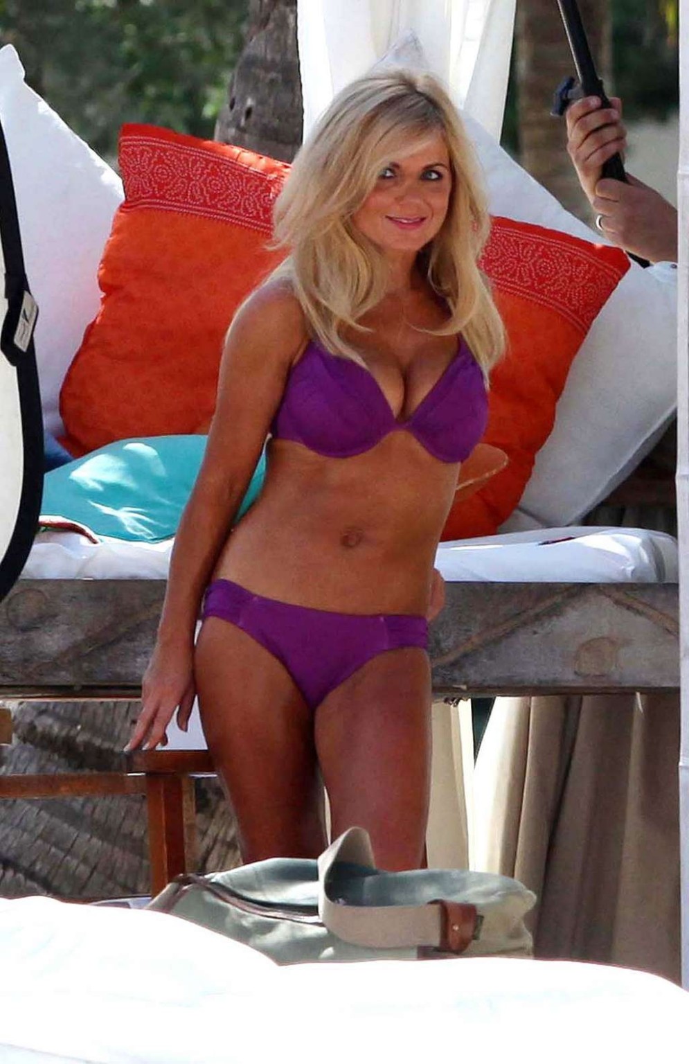 Geri halliwell suchen erstaunlich und sehr sexy im Bikini am Strand Paparazzi schießt
 #75325819