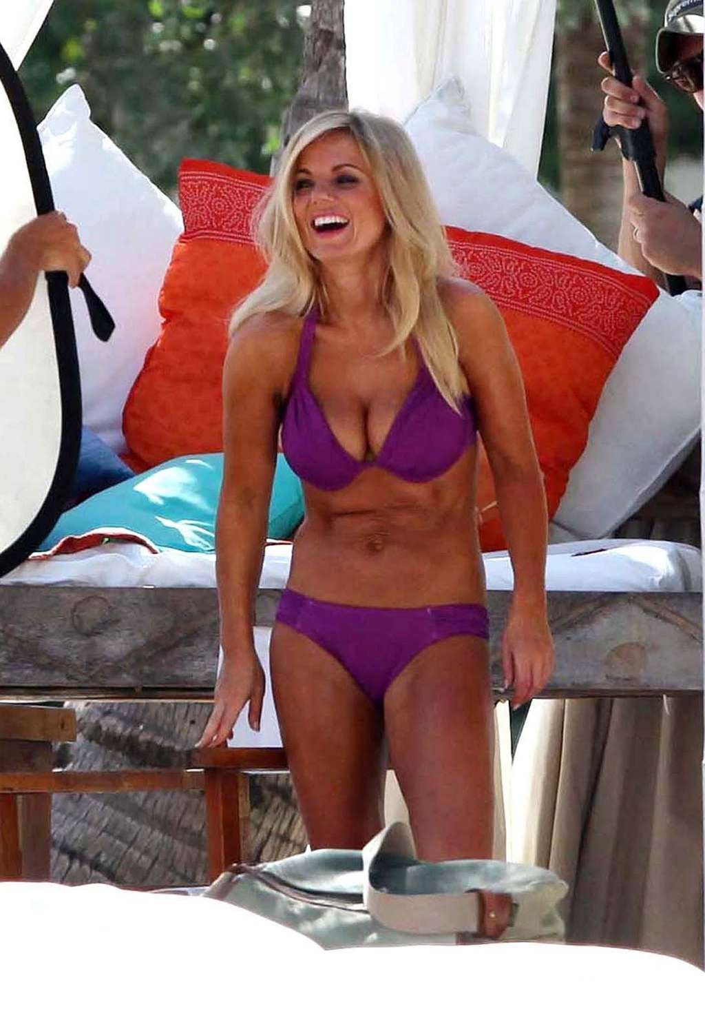 Geri halliwell suchen erstaunlich und sehr sexy im Bikini am Strand Paparazzi schießt
 #75325824