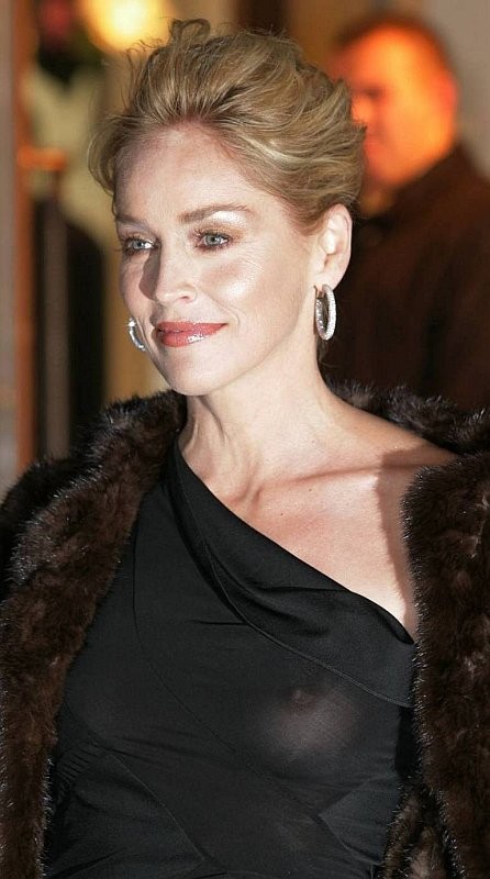 Sharon stone desnuda y en topless
 #75423955