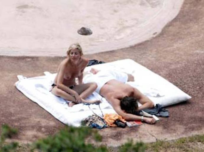 Sharon stone nudo e topless
 #75423971