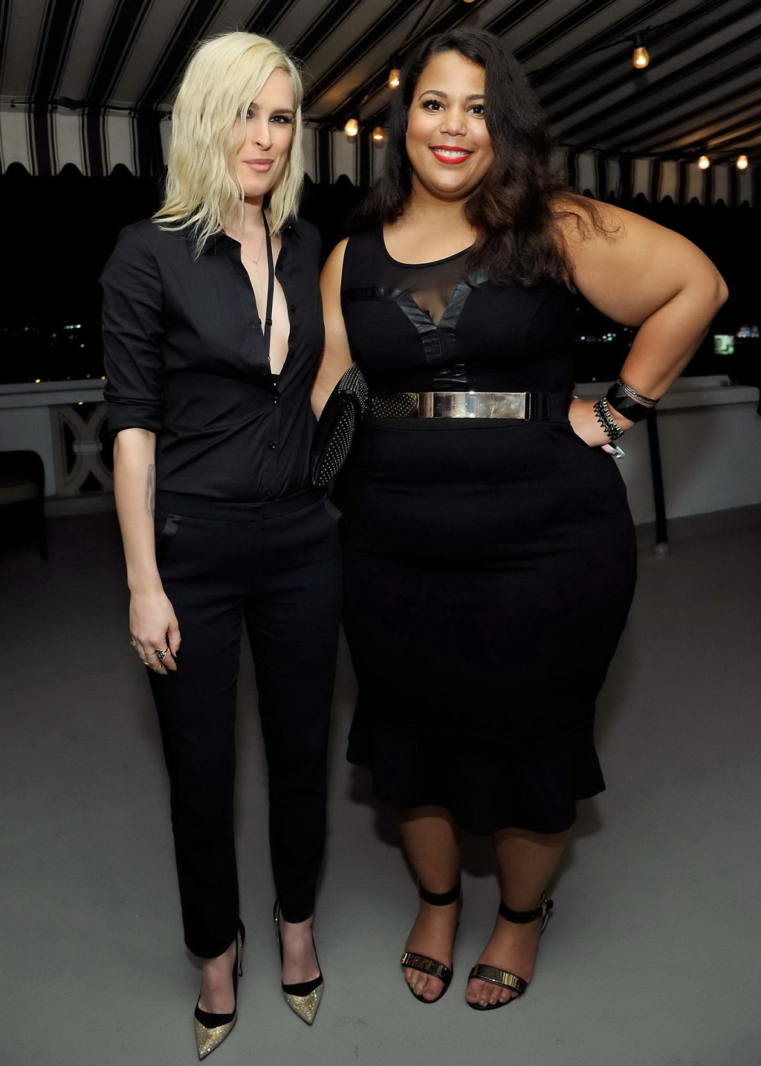 Rumer willis senza reggiseno in una camicia aperta a tracy pauls torrid celebrare in wes
 #75183105