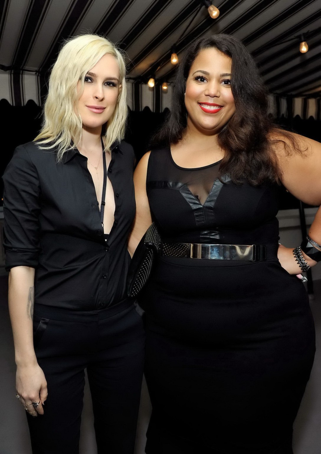 Rumer willis senza reggiseno in una camicia aperta a tracy pauls torrid celebrare in wes
 #75183111