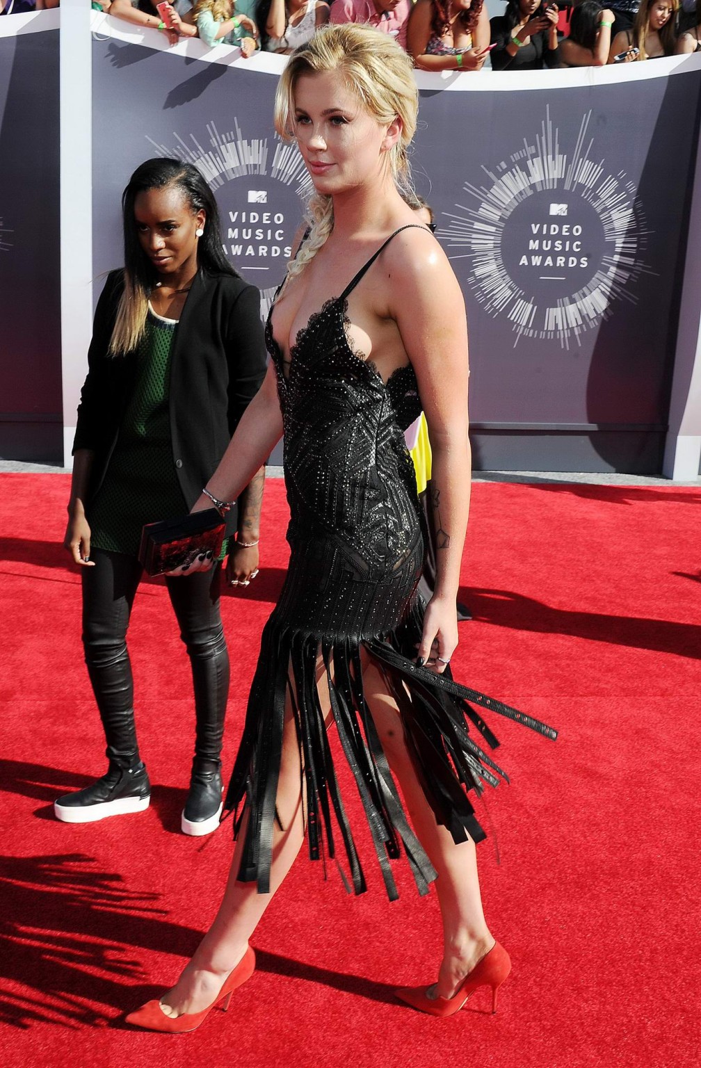 Ireland Baldwin zeigt ihre Brüste und ihr Dekolleté bei der mtv video musi 2014
 #75187073