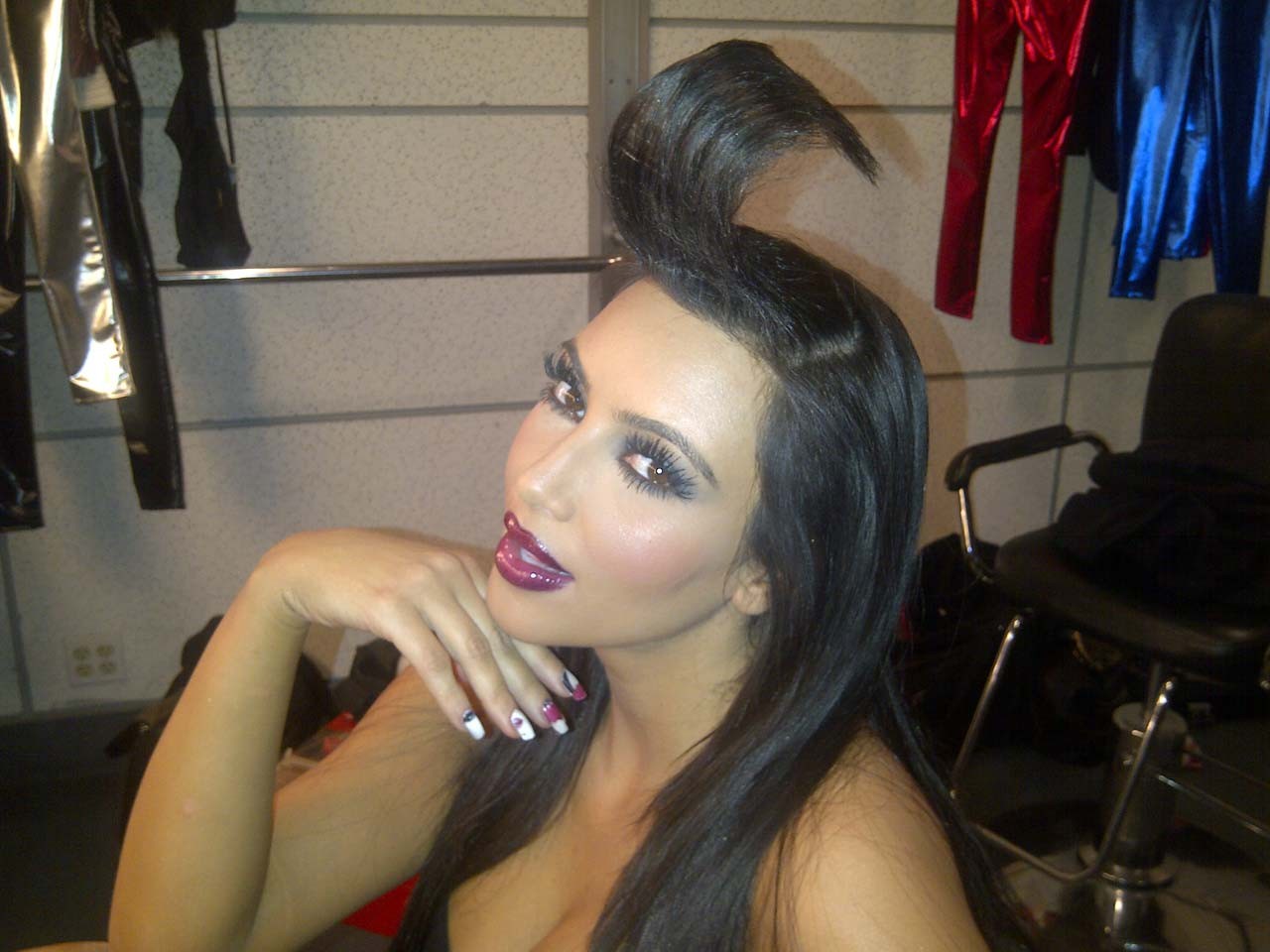 Kim kardashian cleavy in unterwäsche und upskirt im auto paparazzi schießt
 #75320745