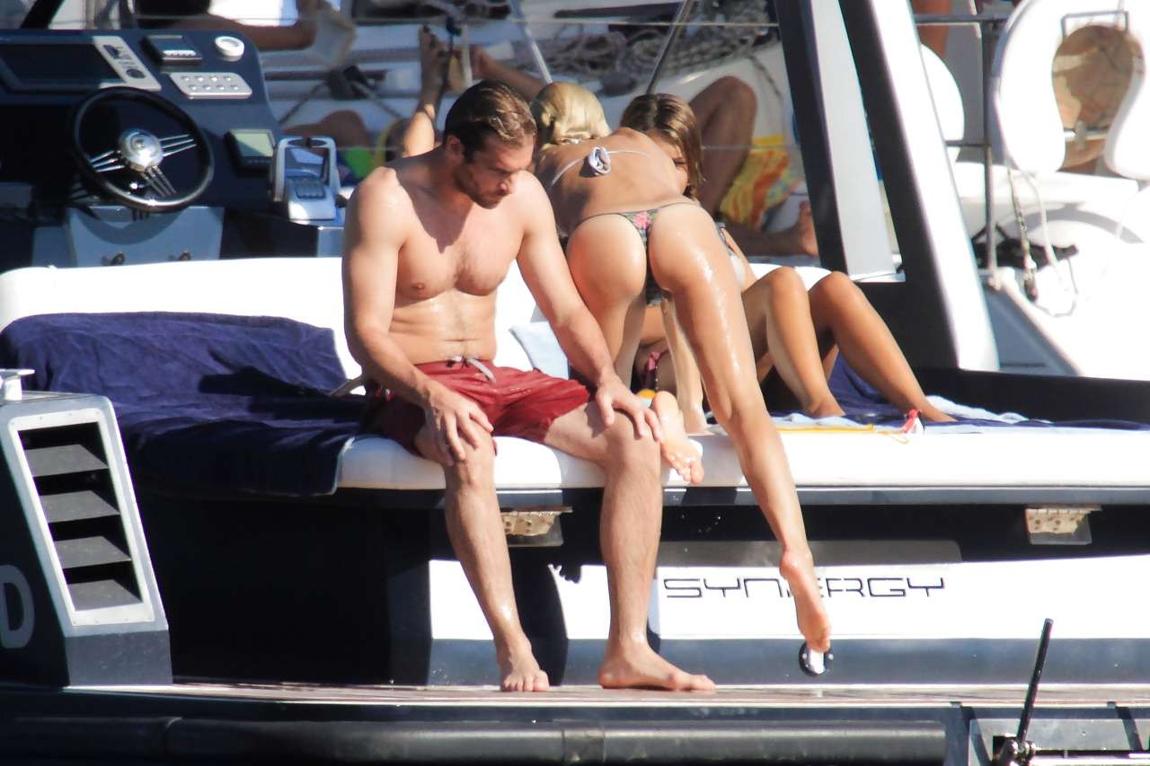 Michelle Hunziker showing her great ass in bikini thong paparazzi pictures #75252415