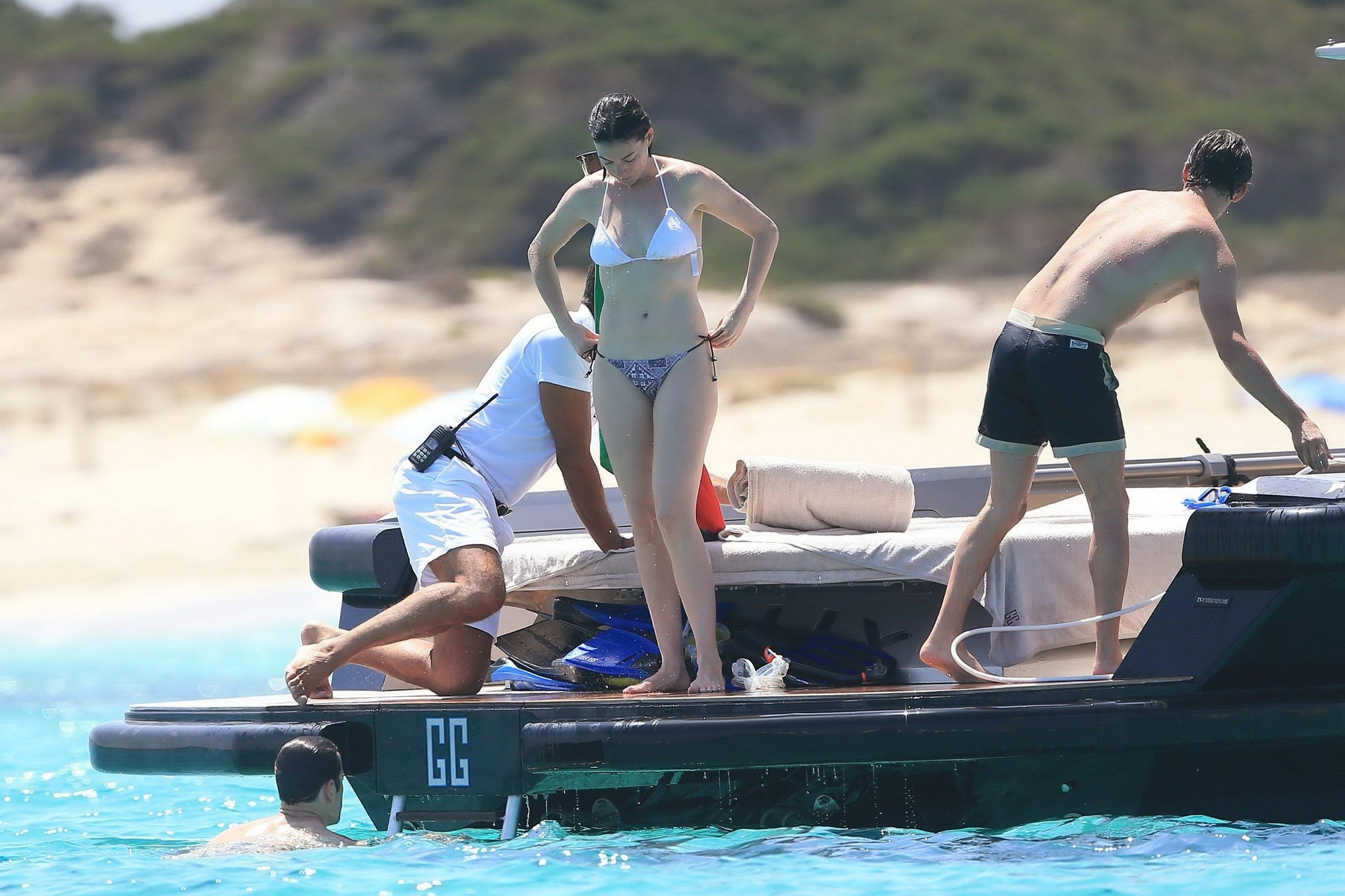 Anne Hathaway busty in un piccolo due pezzi allo yacht
 #75155231