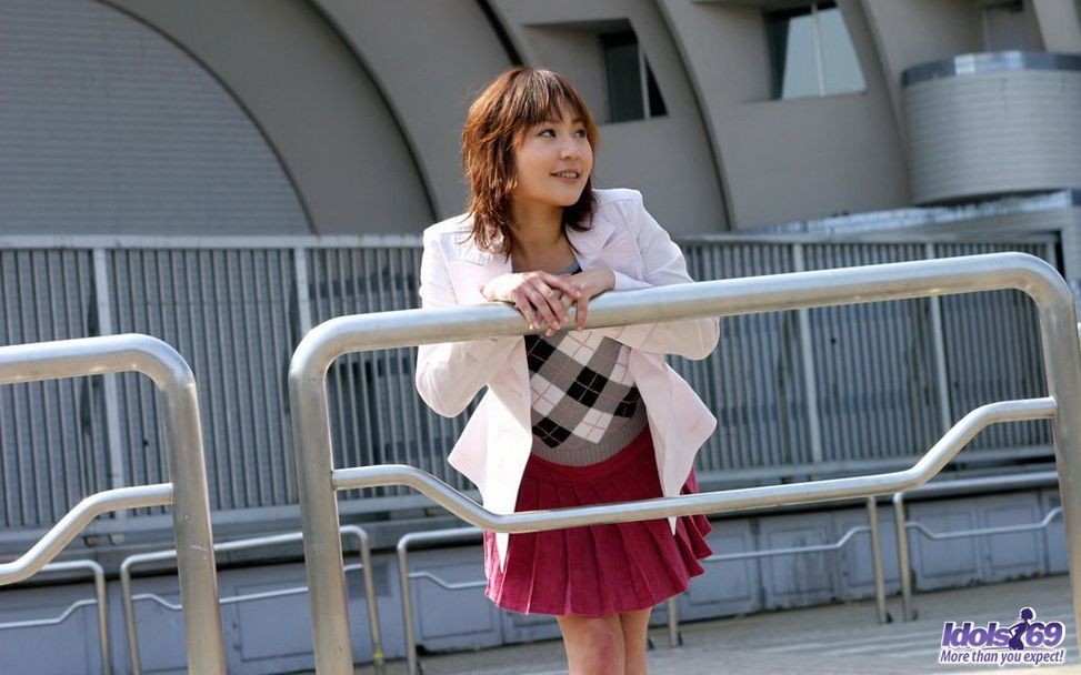 Arrapata teenager giapponese saya mostra belle tette e figa
 #69764493