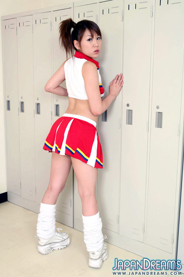 Mizuki hana en uniforme de pom-pom girl.
 #69824739