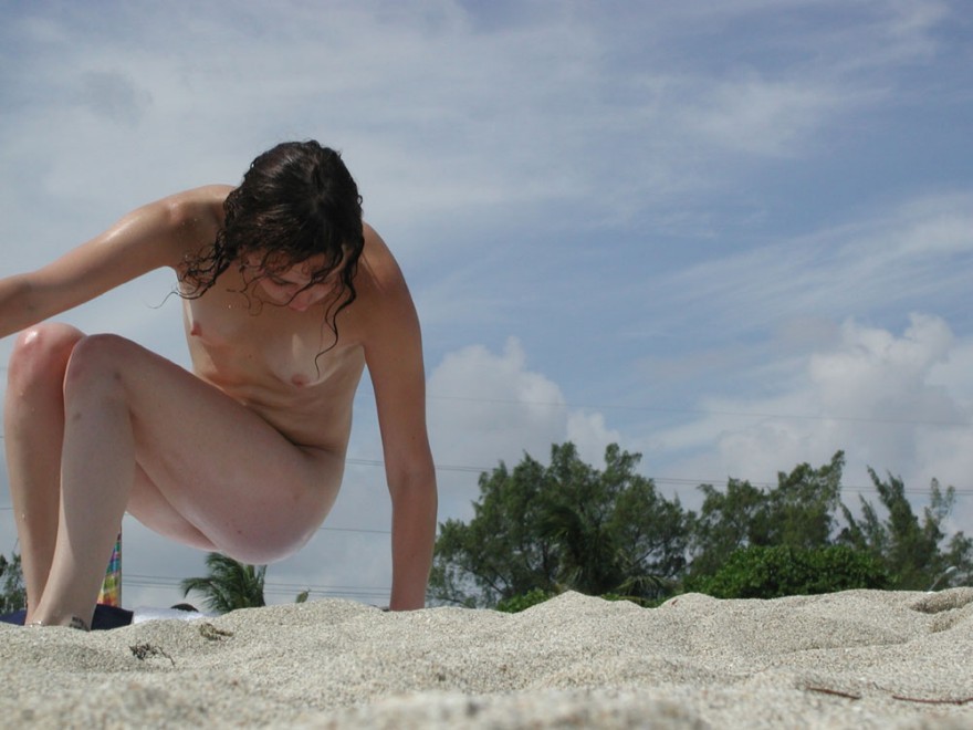 Wunderschöne russische Nudistin weiß, wie man Spaß hat
 #72256121