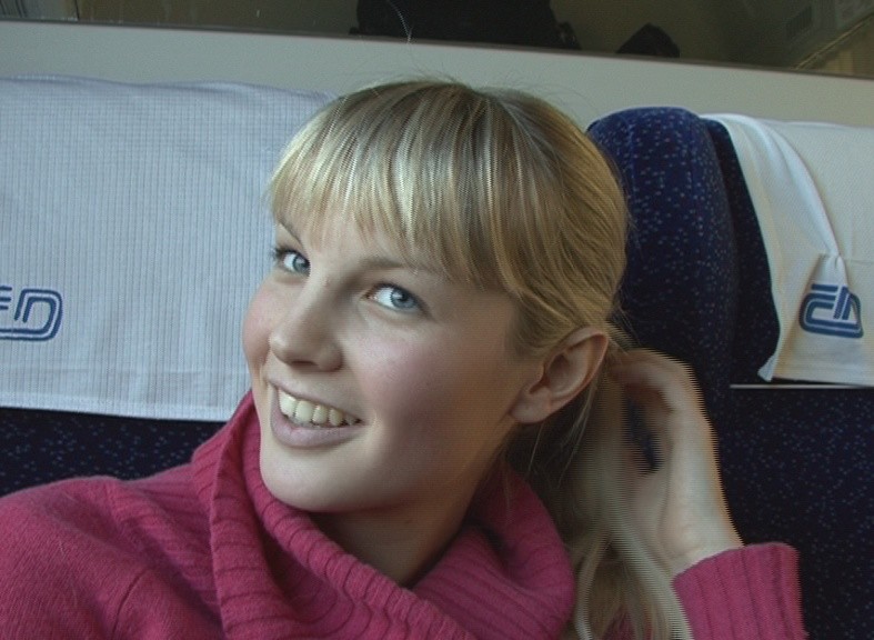 Blondes Babe wird in einem fahrenden Zug gefickt
 #67273085