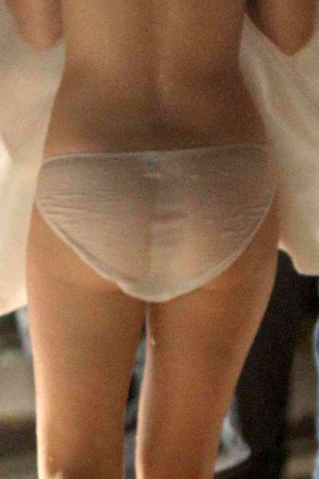 Katy Perry esponendo il suo corpo sexy e culo caldo in biancheria intima bagnata
 #75341176