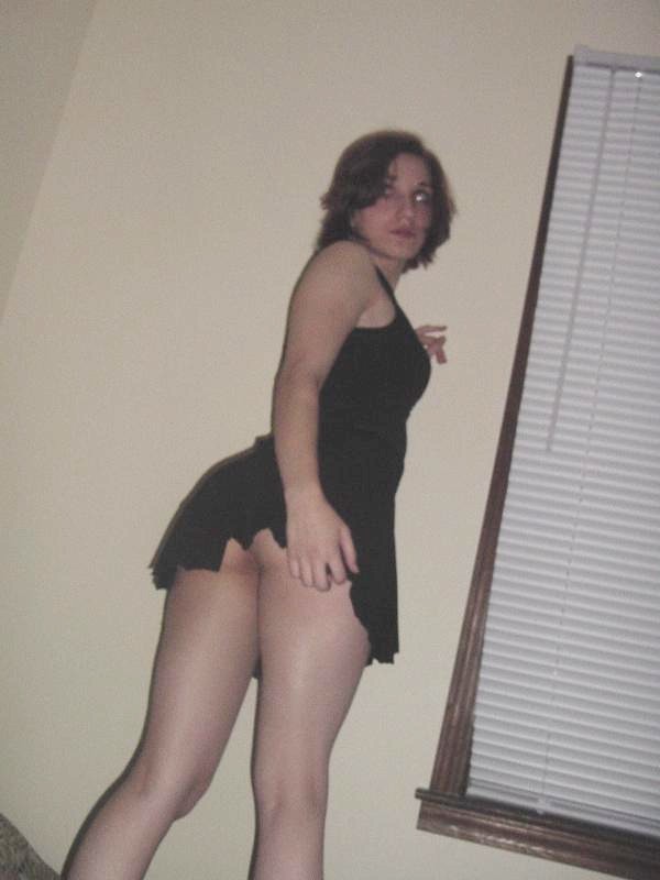 Chicky cachonda chupando pollas y le encanta recibir una ducha de semen
 #75897258