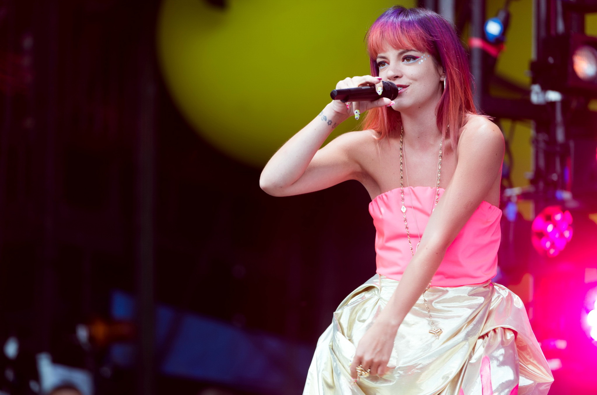 Lily Allen flashing her pink panties on stage at the Glastonbury Festival #75192471