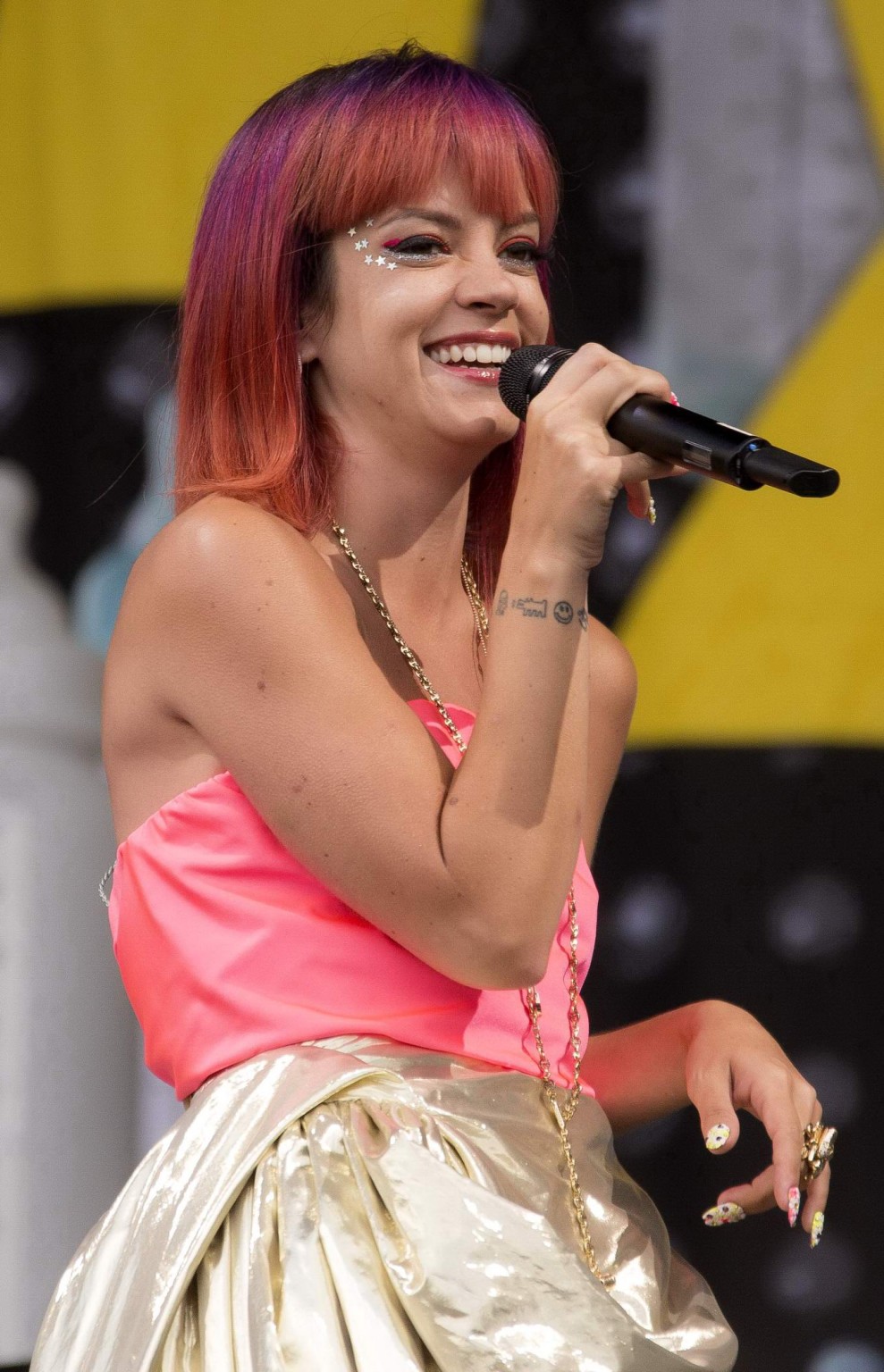 Lily Allen flashing her pink panties on stage at the Glastonbury Festival #75192503