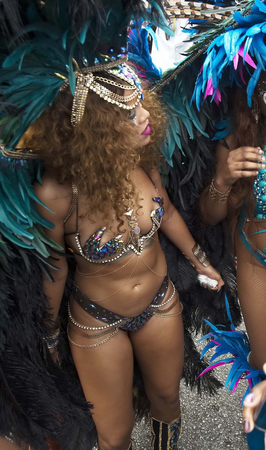 Rihanna con un escaso disfraz de carnaval
 #75156200