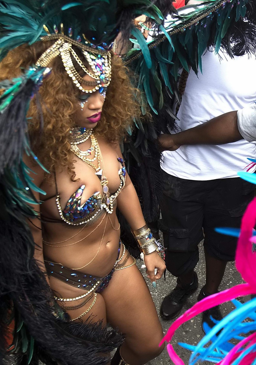 Rihanna con un escaso disfraz de carnaval
 #75156206