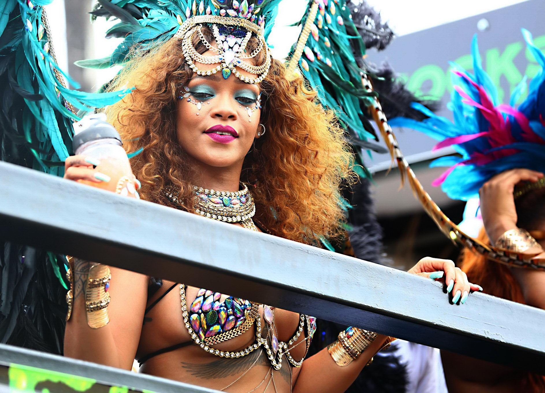 Rihanna con un escaso disfraz de carnaval
 #75156288
