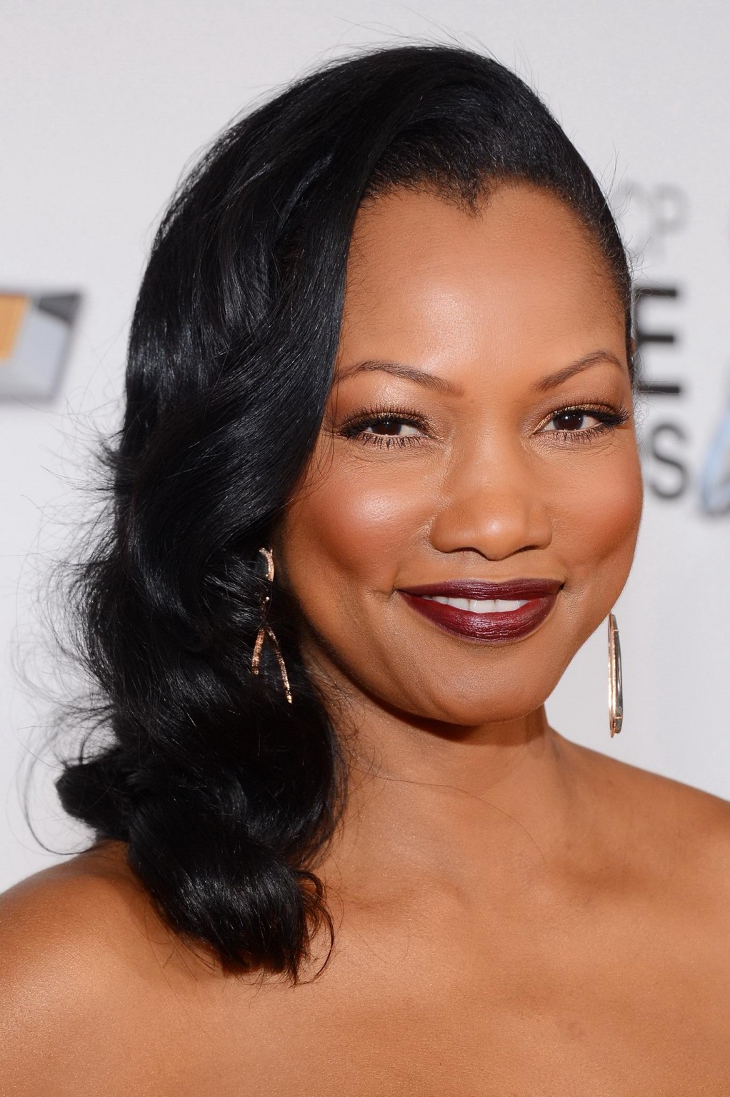 Garcelle beauvais oben ohne in einem tief ausgeschnittenen Kleid bei den 44th naacp image awards in l
 #75242047