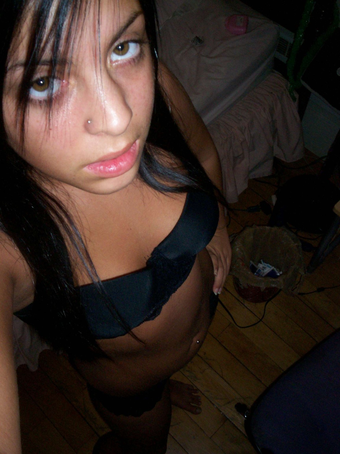 Autofoto de una joven sensual
 #75725345