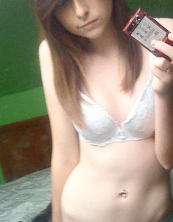 Fotos von einem tätowierten Hottie beim Selbst-Shooting zu Hause
 #75722475