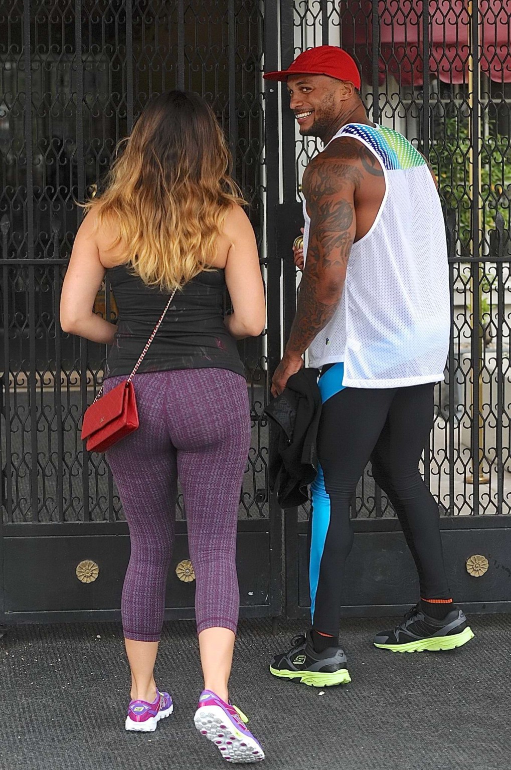 Kelly brook zeigt ihren arsch und cameltoe in strumpfhosen beim verlassen eines fitnessstudios in west holly
 #75190770