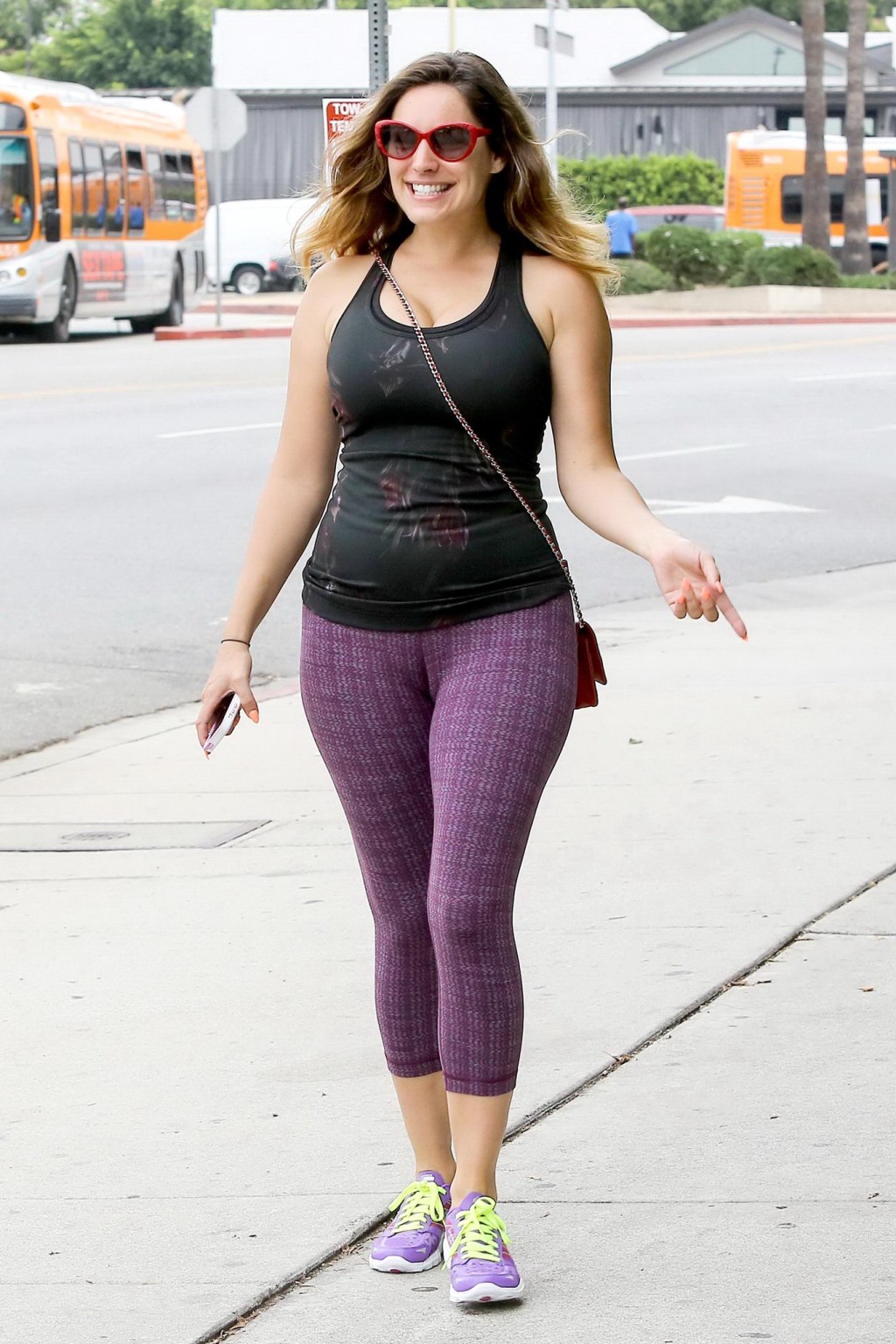 Kelly brook zeigt ihren arsch und cameltoe in strumpfhosen beim verlassen eines fitnessstudios in west holly
 #75190851