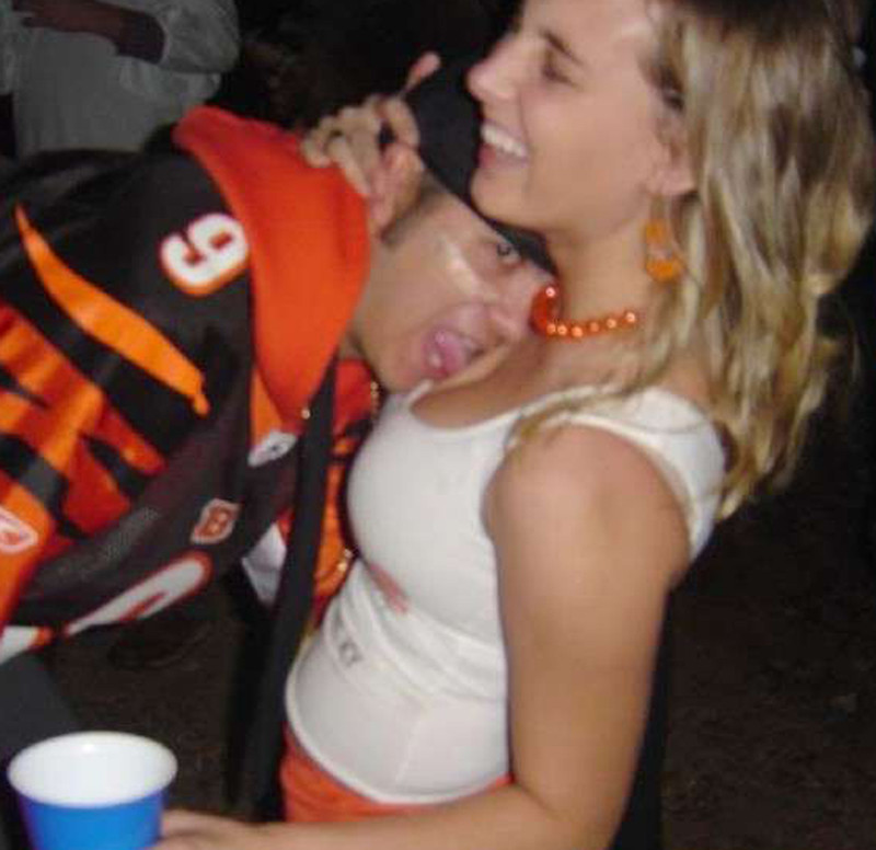 Sexy novias después de mucho alcohol
 #77107008