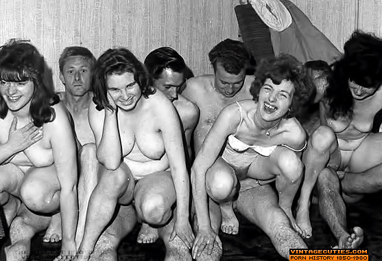 Exklusive vintage gruppe öffentliche erotik fotos
 #70096047