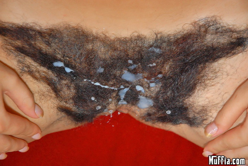 Nena cachonda con enorme coño peludo follada y con corrida en el arbusto
 #76588787