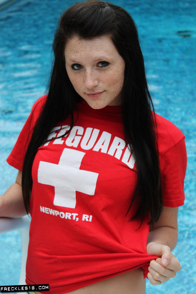 Sommersprossiger Amateur Teenager Rettungsschwimmer
 #67365816