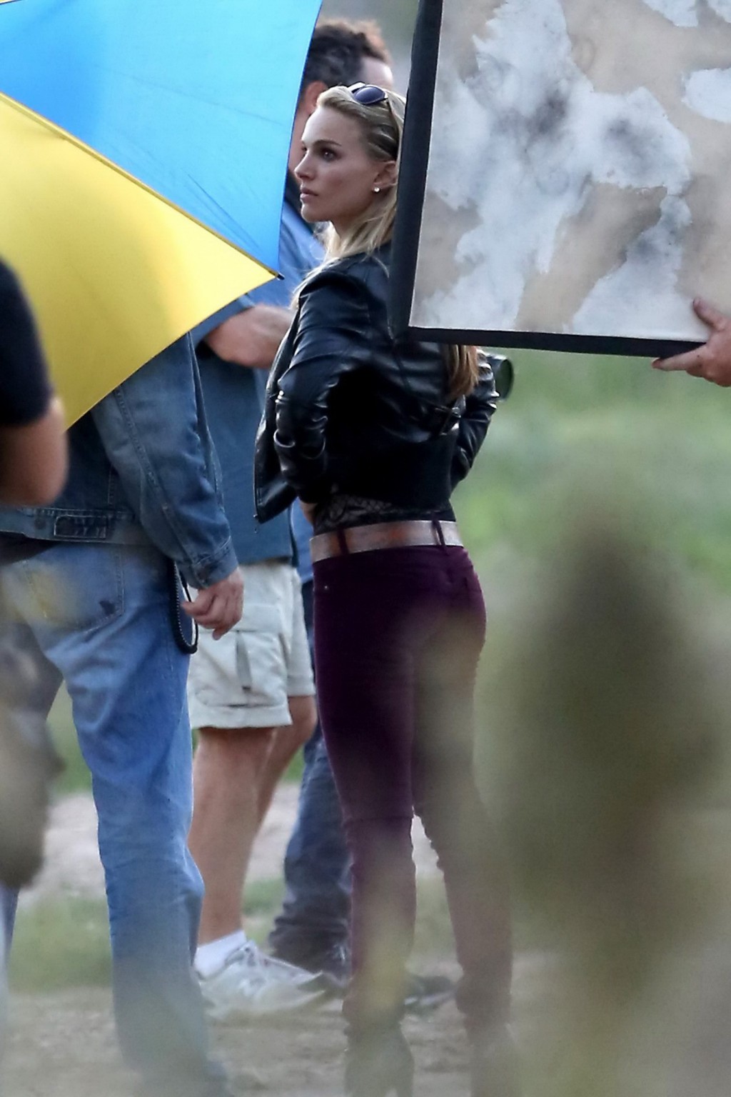 Natalie Portman showing huge cleavage on the set of a Terrence Malick film in Au #75250124
