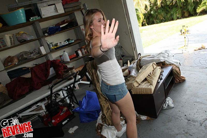 Man convinces his female friend to own sex in storage