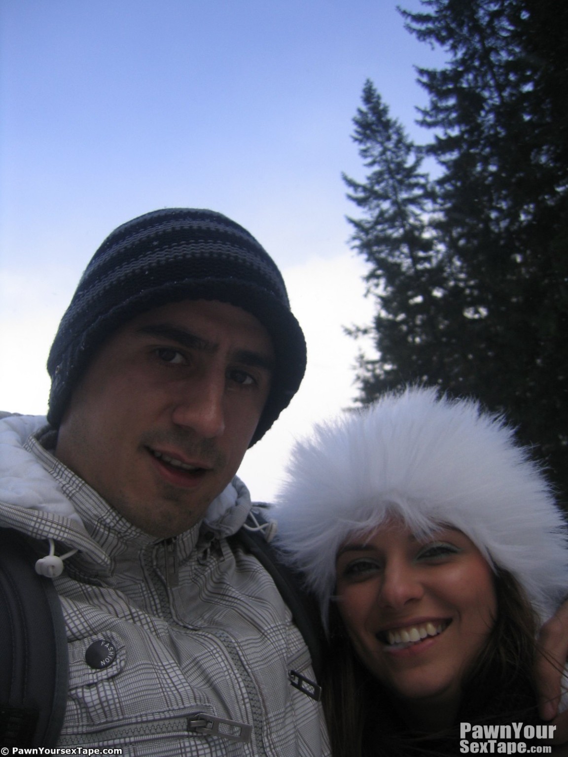 Während eines Ski-Urlaubs hält unser Amateur-Paar in einem Hotel für einige xxx pic Spaß
 #79350750