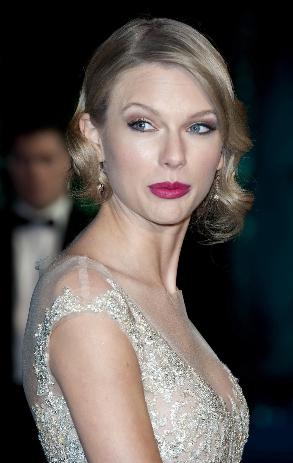 Taylor Swift senza reggiseno che indossa un vestito stretto parzialmente vedere attraverso al w invernale
 #75211819