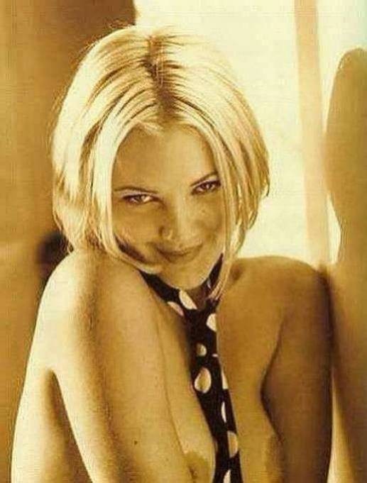 Hip Schauspielerin drew barrymore in mehreren Nacktaufnahmen
 #75366278