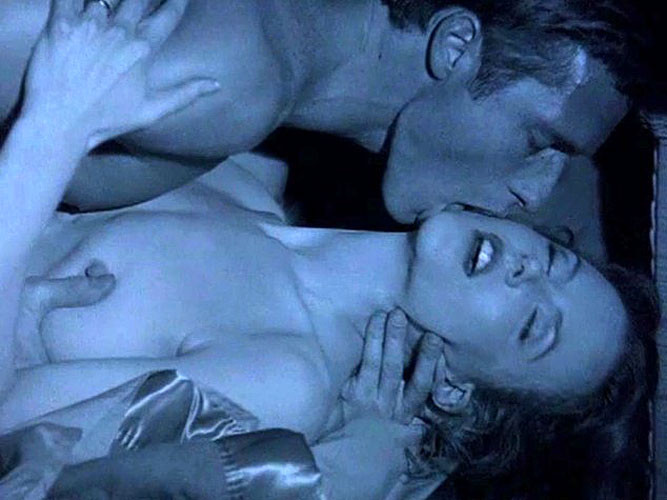 Nicole montrant ses jolis seins et se faisant baiser par derrière dans des photos de film
 #75391984