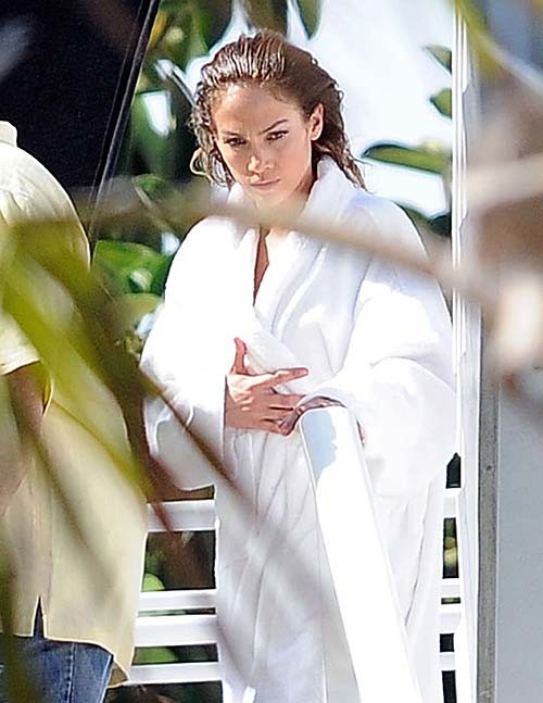 Jennifer Lopez posing in swimsuit and showing nice ass #75274920