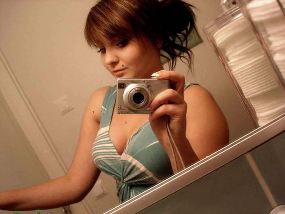 Selfshot teen gfs posing naked in the mirror gallery 22 #67864444