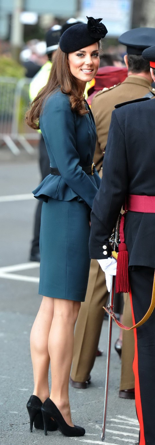 Kate Middleton zeigt royalen Upskirt bei Königin Elisabeths II. Diamantjubiläum
 #75271118