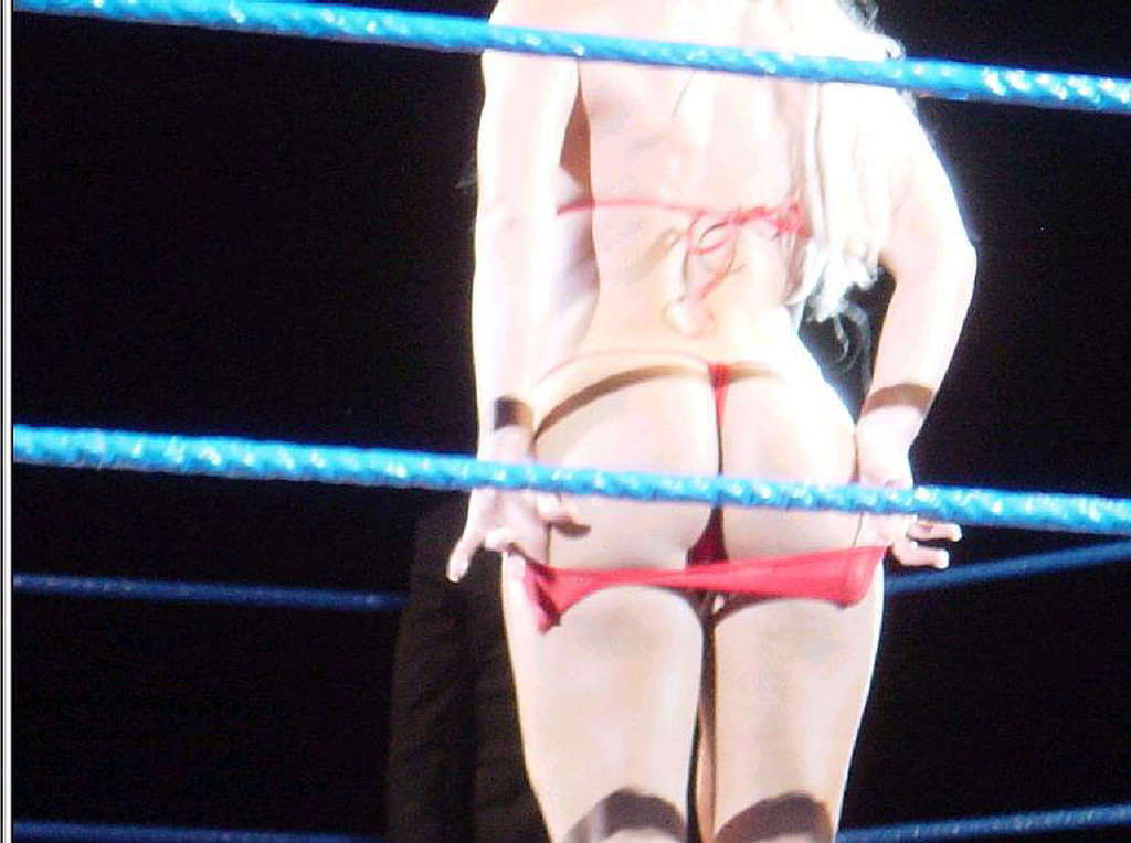 Torrie Wilson zeigt ihren perfekten Arsch im Ring und ihren sexy und heißen Körper
 #75376236
